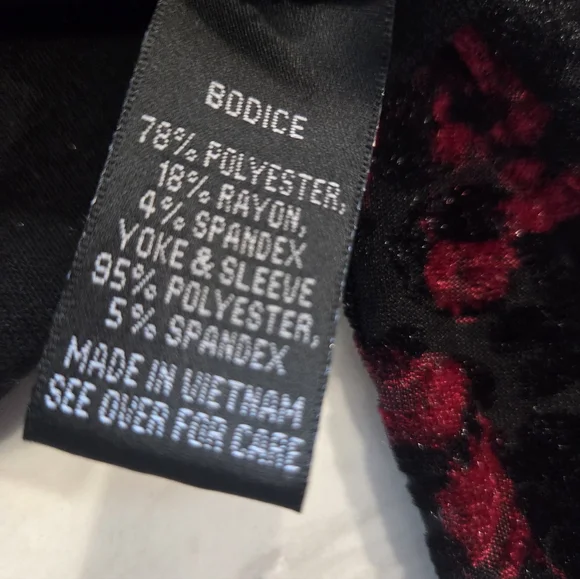 Alyx Black Pullover Top with Red Floral Sleeves 1X - Picture 5 of 5